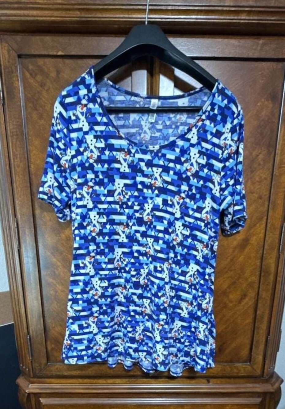 LuLaRoe Disney Frozen Olaf Geometric Print Short Perfect T-Shirt Women's XL